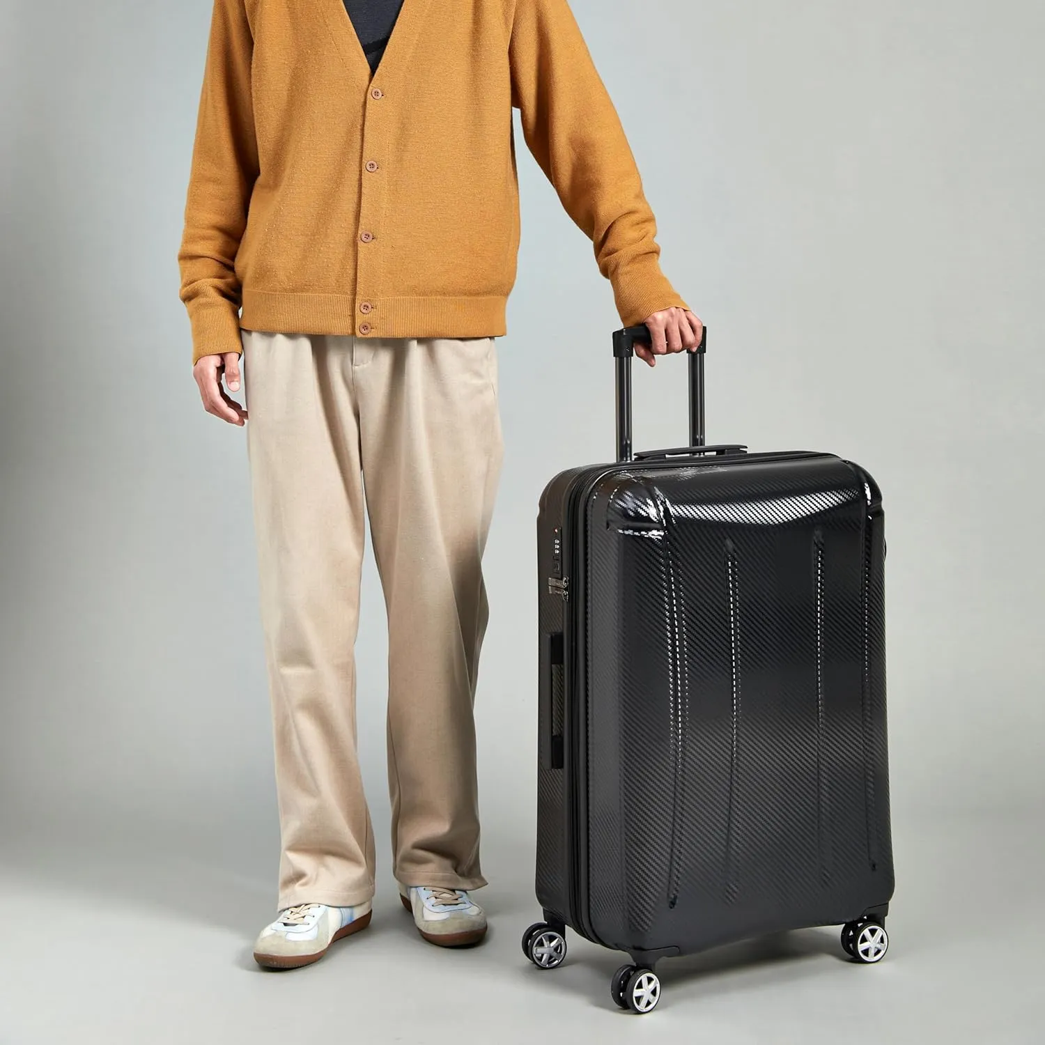 Amazon Basics 30-Inch Hardside Checked Luggage With TSA Lock, Hardshell Suitcase With Wheels, Expandable For Up to 12.5% More Space, With Scratch-Resistant Surface, 8 Multi-directional Wheels, Black