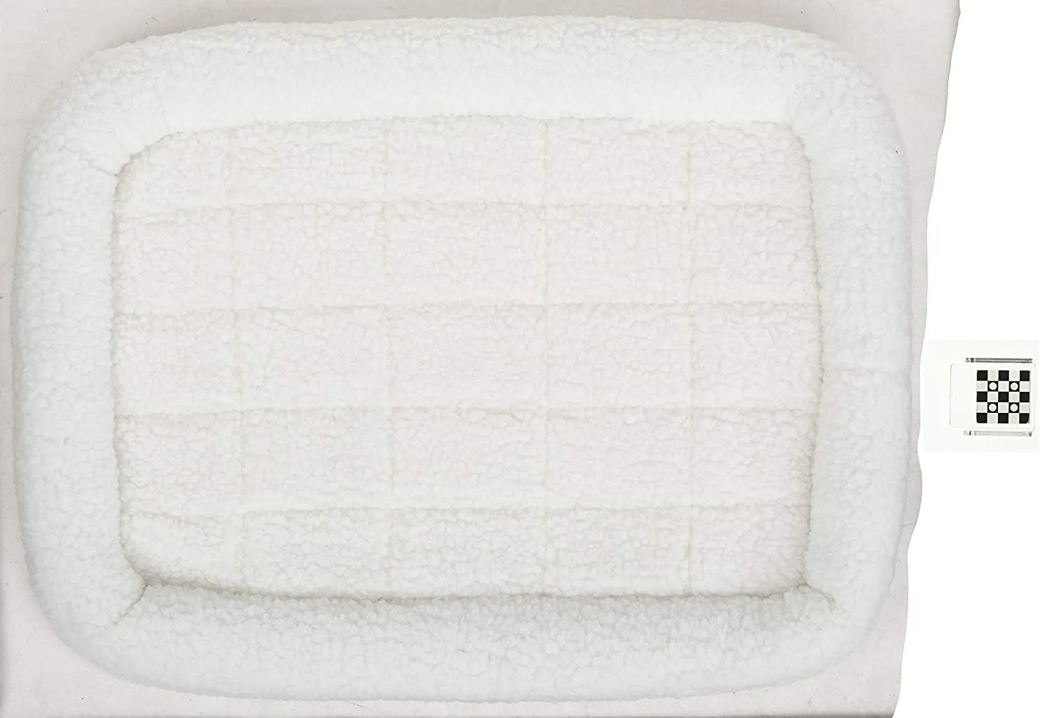 MidWest Homes for Pets 30L-Inch White Fleece Dog Bed or Cat Bed w/ Comfortable Bolster, Ideal for Medium Dog Breeds & Fits a 30-Inch Dog Crate, Easy Maintenance Machine Wash & Dry, 1-Year Warranty, Model:40230