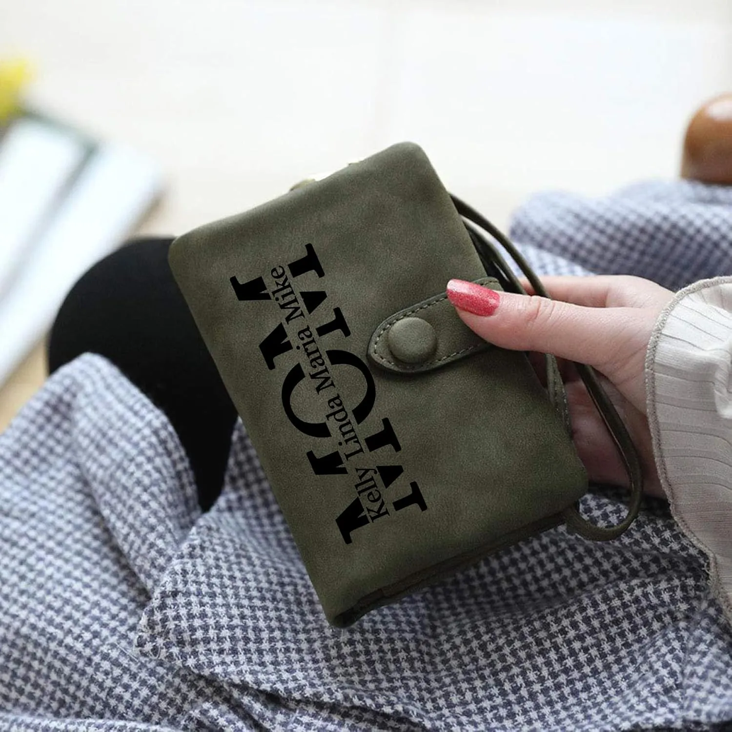 Personalized Gifts for Mom - Custom Womens Wallet with Names, Gifts for Mothers Day Mom Birthday - Customized Ladies Wristlet Wallet Coin Purse Bifold Cards Holder, Green