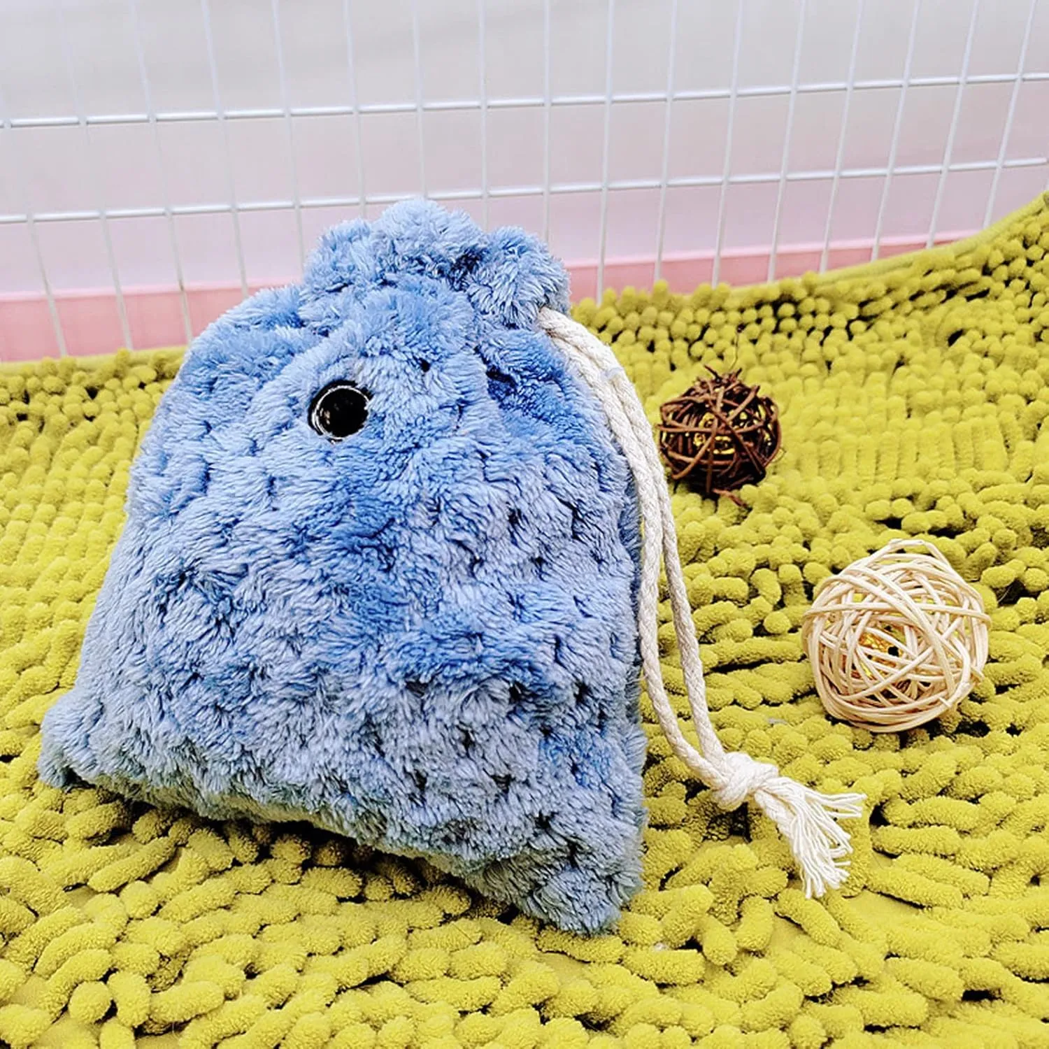 POPETPOP Portable Guinea Pig Carrier Bag Drawstring Handbag for Hamsters Chinchillas and Animals Breathable Comfortable Design for Outdoor Travel and Daily Use
