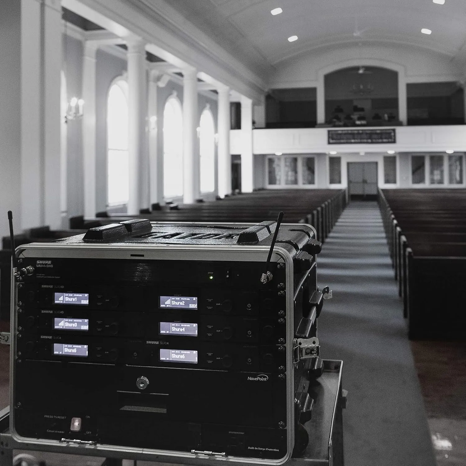 Shure SLXD24/B87A Digital Wireless Microphone System - Includes SLXD2 Handheld Transmitter with BETA 87A Vocal Mic Capsule and SLXD4 Single Channel Rack Mount Receiver | G58 Band (SLXD24/B87A-G58)